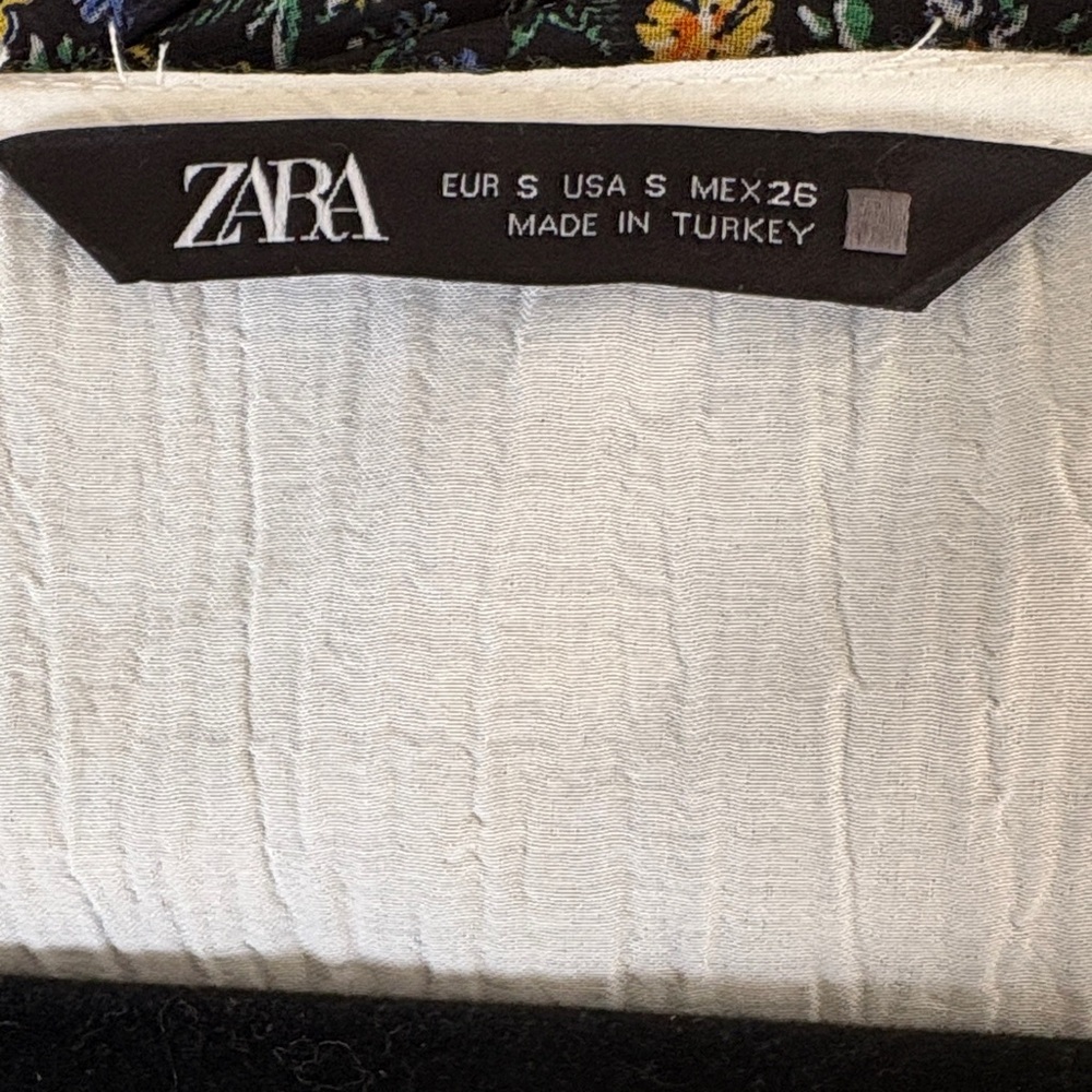 Zara Blouse with Button Detail - Picture 3 of 3